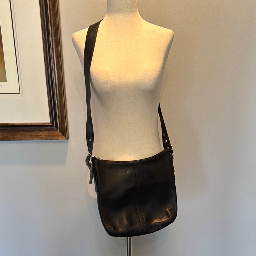 Coach vintage black leather crossbody - Picture 1 of 14